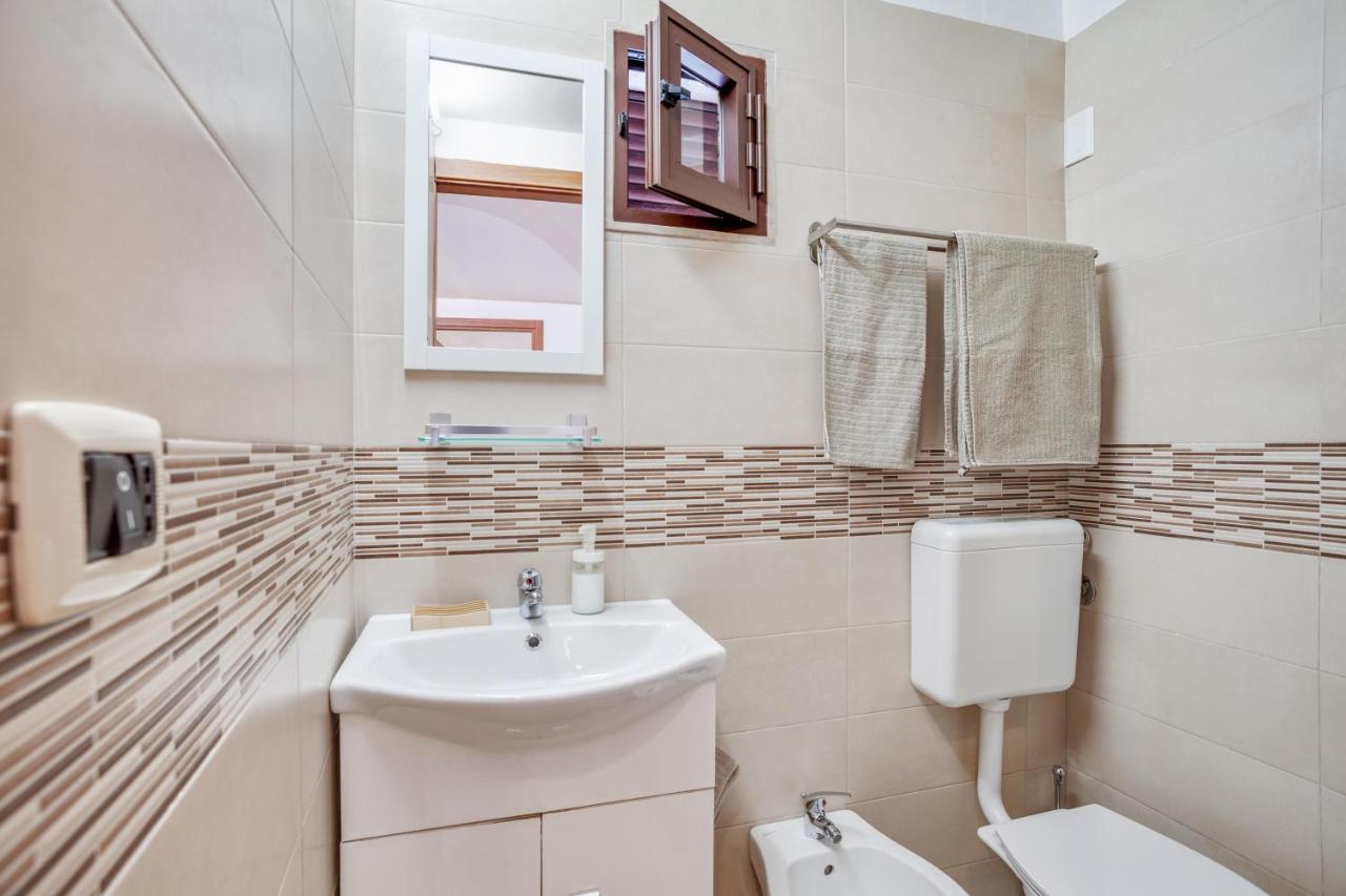Апартаменти Tiny House 21 Bright Aparment Поліньяно-а-Маре Екстер'єр фото